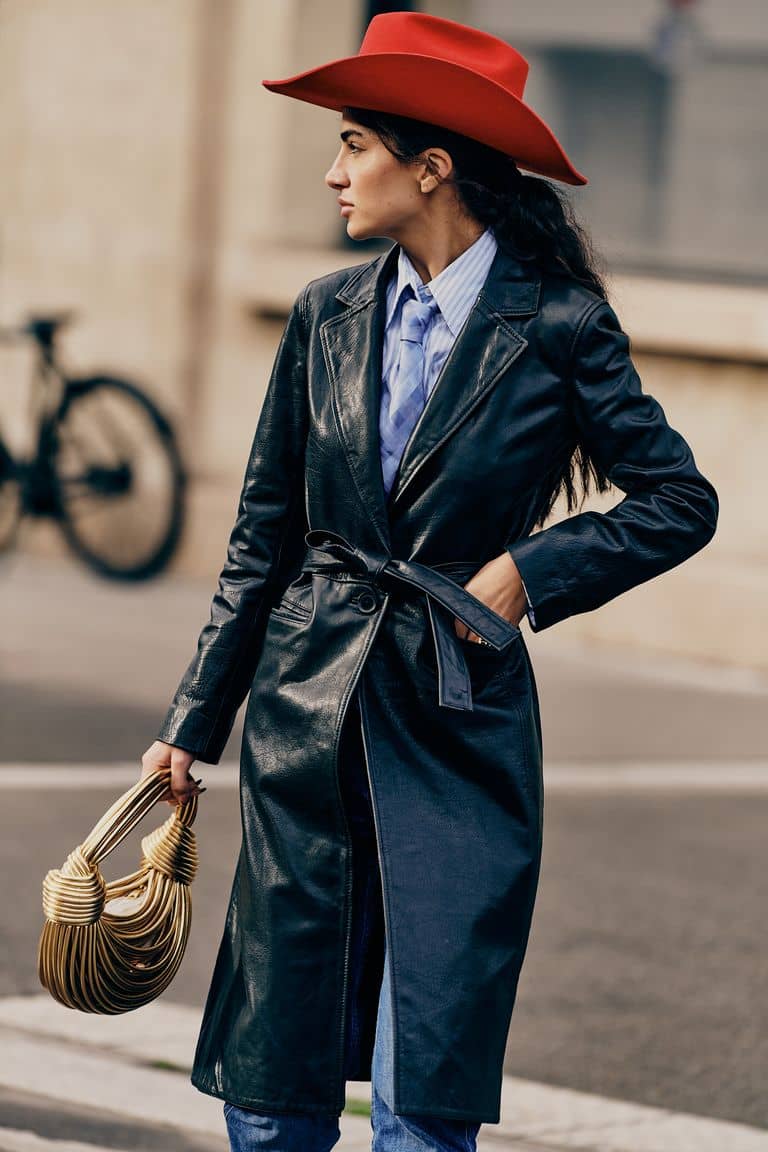 Галстуки – значительный тренд парижской уличной моды для женщин
