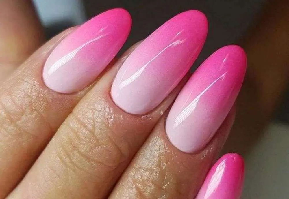 Розовый французский маникюр омбре на длинные ногти 